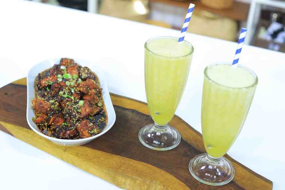 سلمون بايتس بالعسل والثوم - كوكتيل الخوخ والكنتالوب