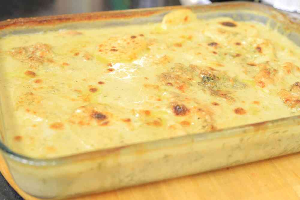 صينية بلطي بالبطاطس والشبت