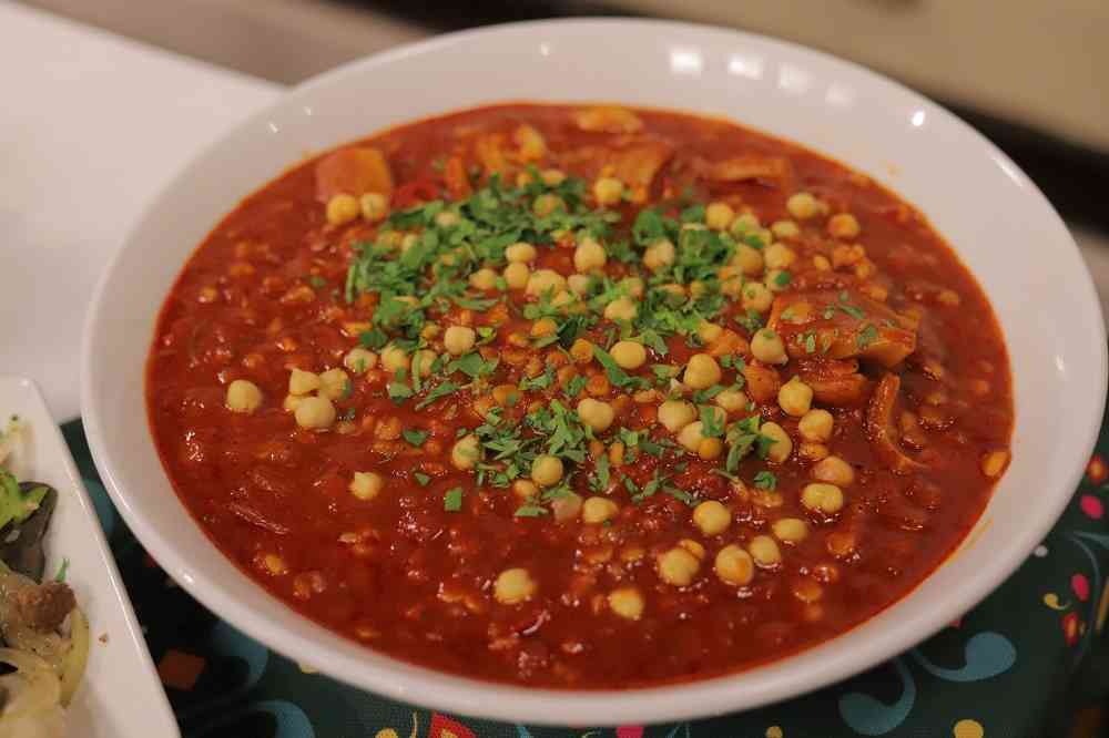 كرشة بالصلصة والحمص