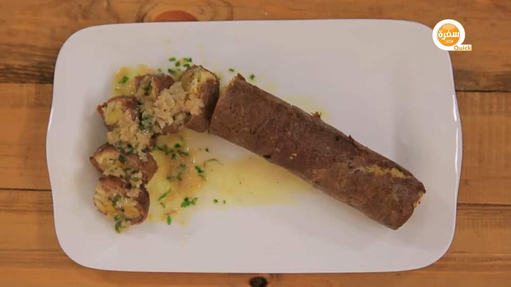 ملفوفة اللحم بالفواكه المجففة