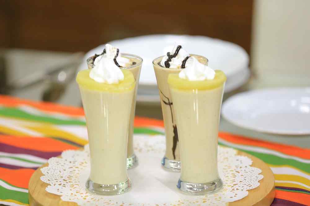 ميلك شيك موز بالشوكولاتة والقرفة