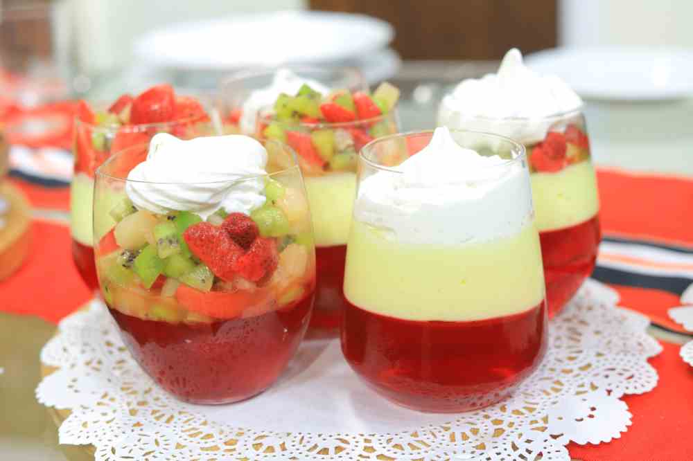 أكواب الجيلي بالكاسترد