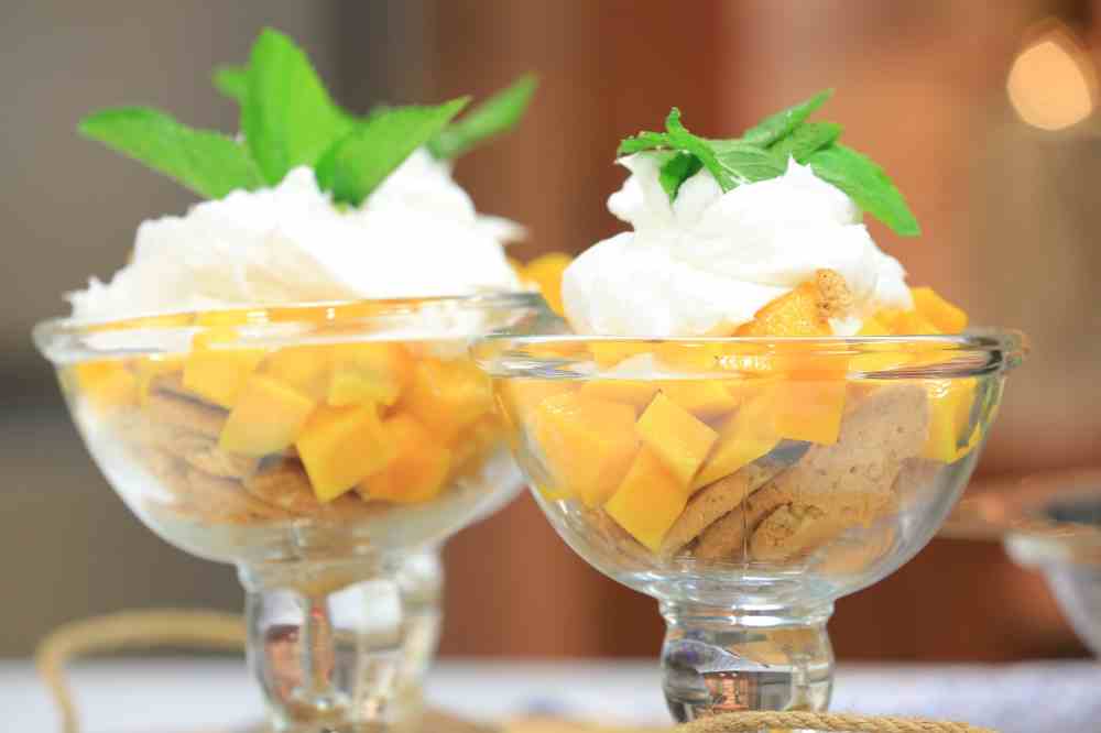 أكواب المانجو بالبسكويت