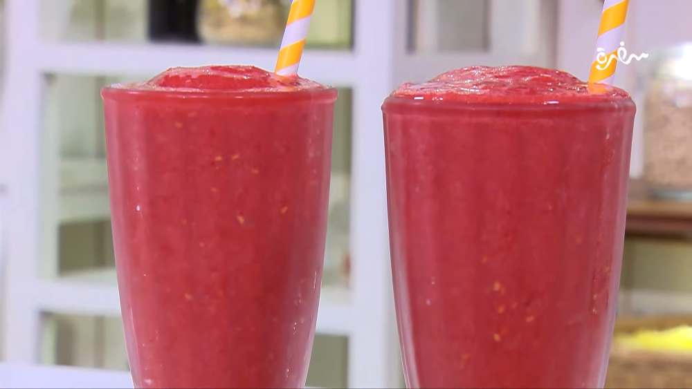 سموذي الفراولة بالتوت