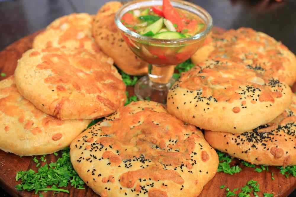 سندوتشات حواوشي بالسجق مخبوزة