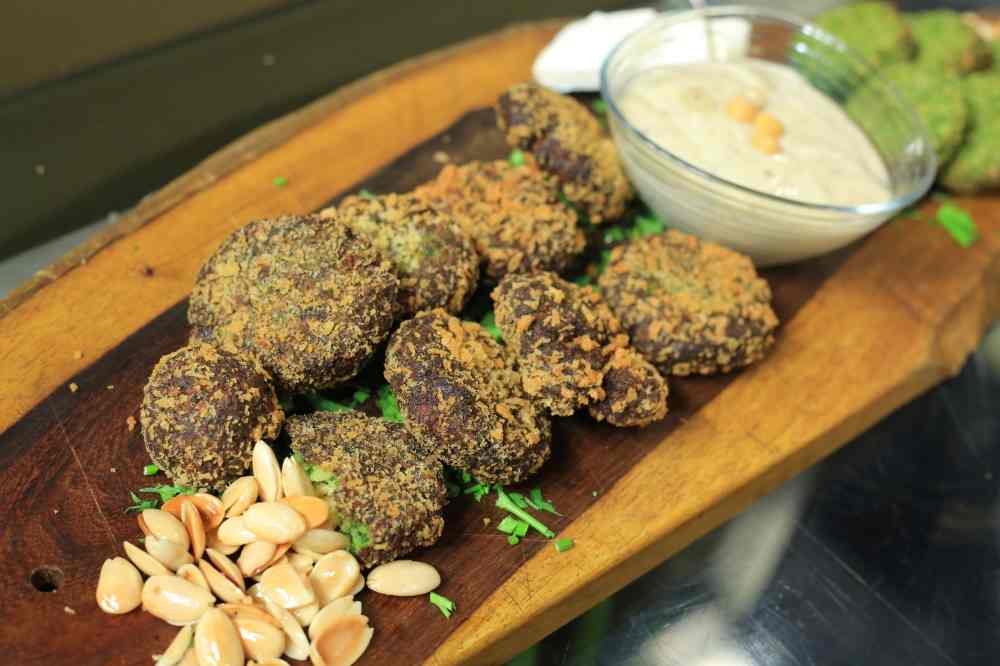 كرات البروكلي بالجبن