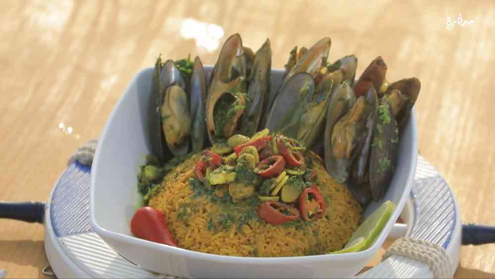 بلح بحر مع الأرز الأصفر