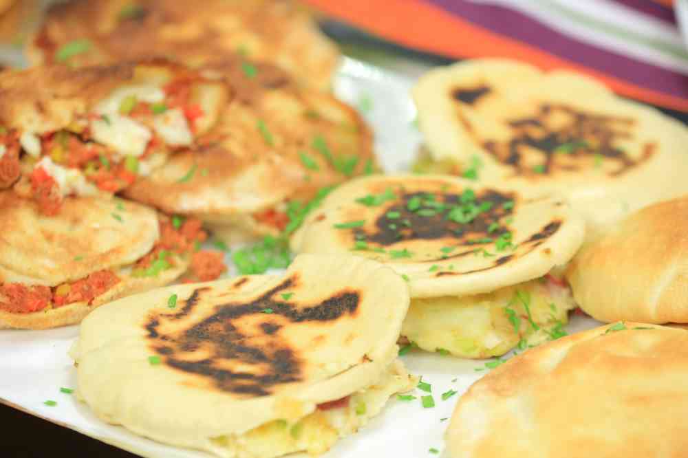 حواوشي بطاطس بالبسطرمة
