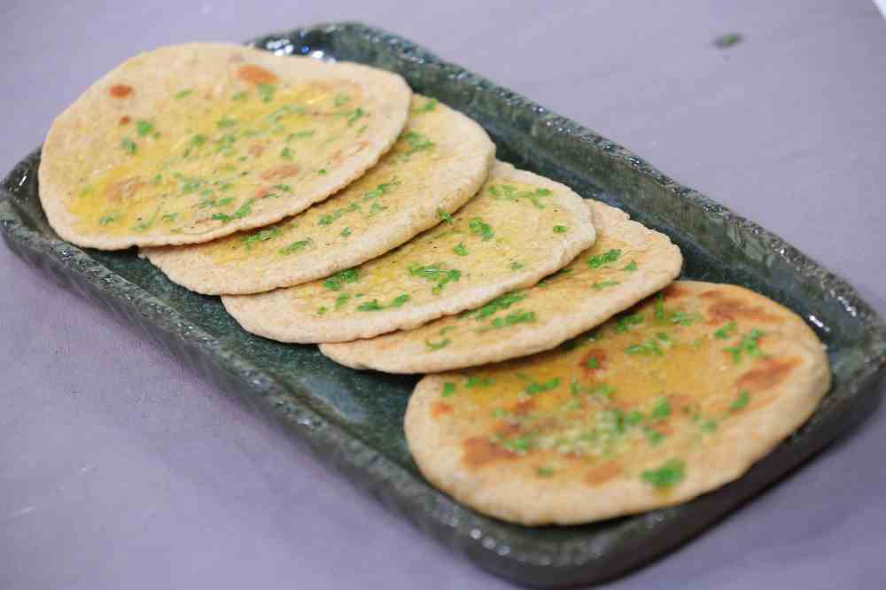 خبز نان لايت على الطاسة