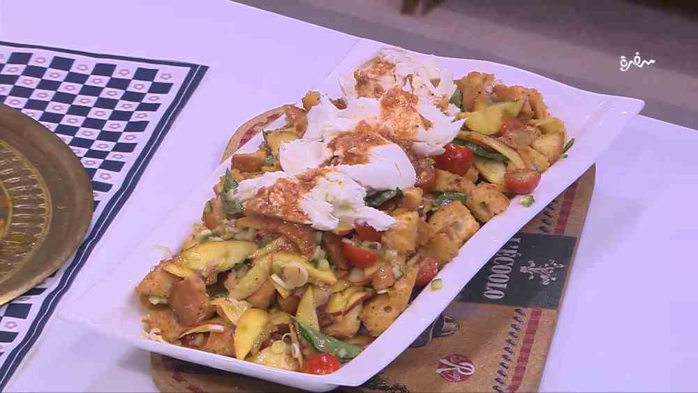 سلطة الجبنة الموتزاريلا والخبز