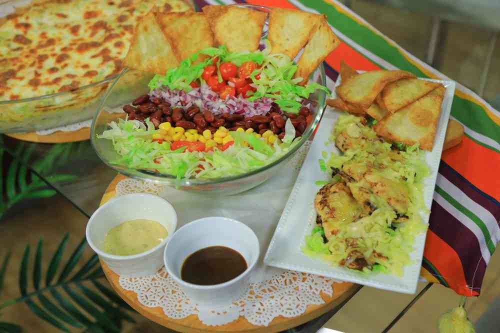 سلطة دجاج بالباربيكيو