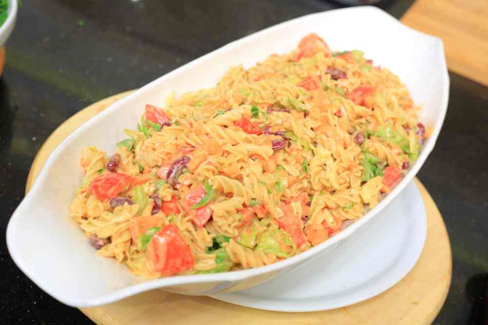سلطة مكرونة بصوص هريسة المايونيز