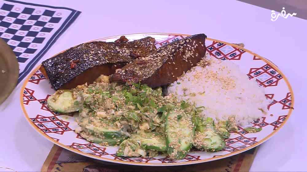سلمون مع أرز وخضار