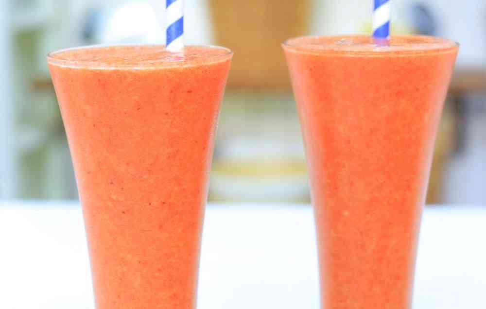 سموذي الفراولة والخوخ