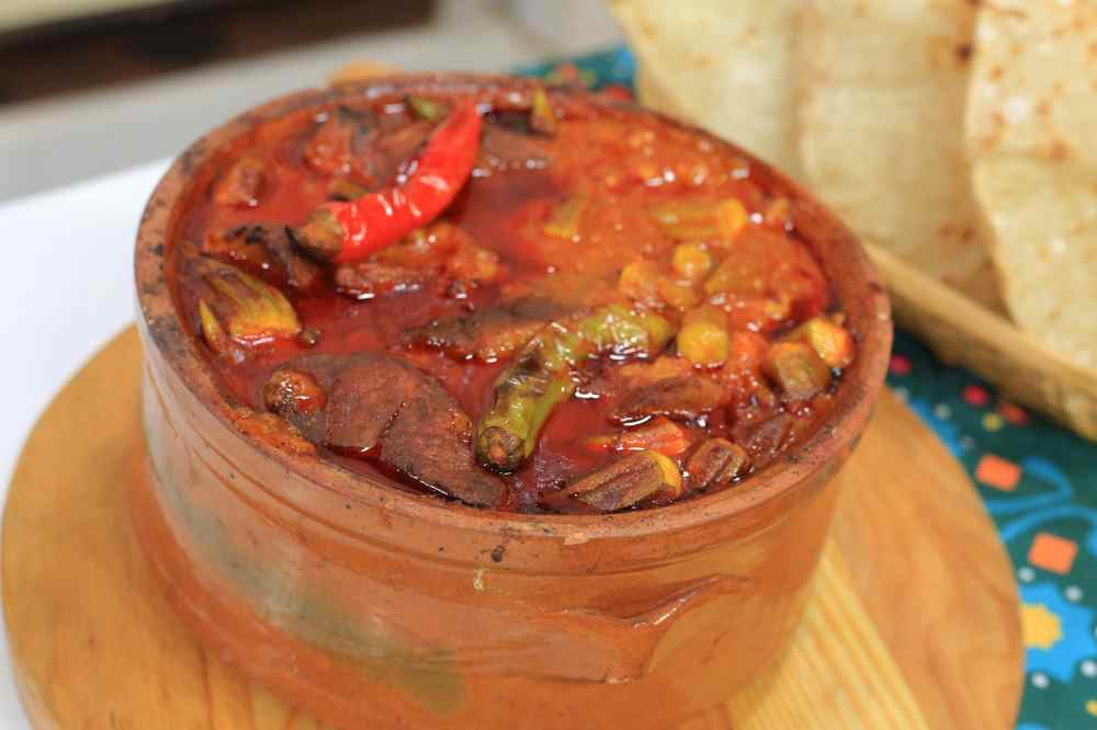 طاجن بامية باللحمة الضاني