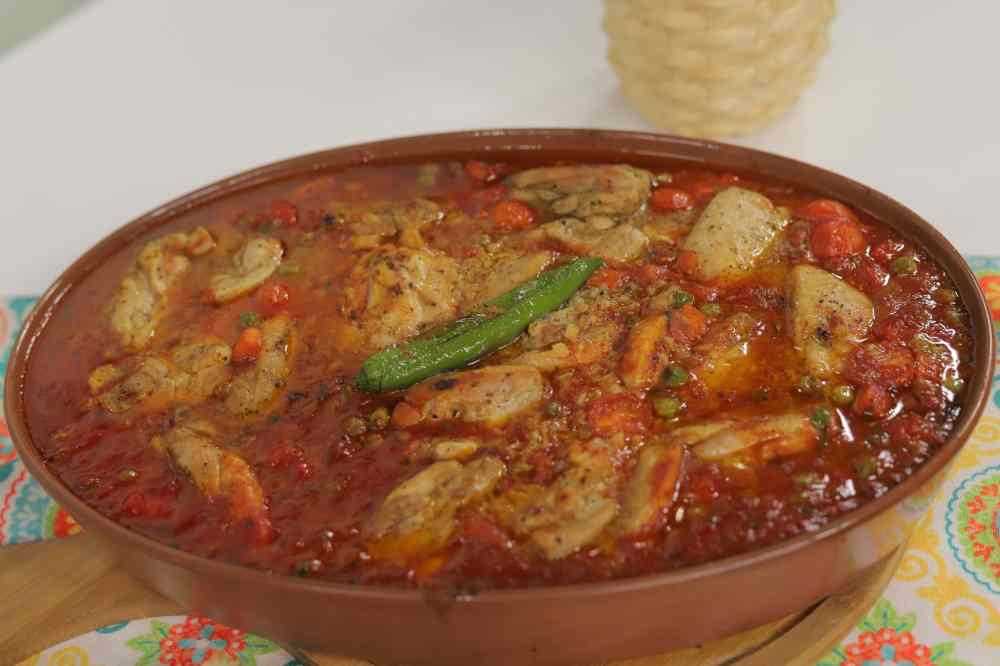 طاجن بسلة بالدجاج