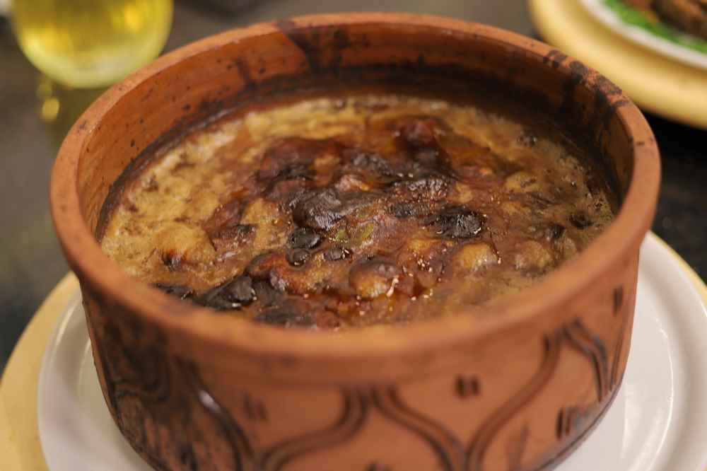 طاجن لحمة بالبصل والديمي جلاس