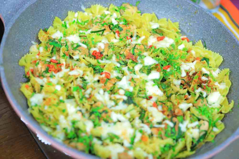 طاسة دجاج بالمكرونة