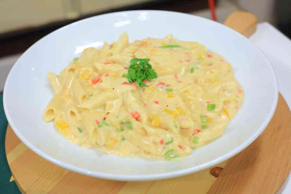 مكرونة بالصوص الأبيض