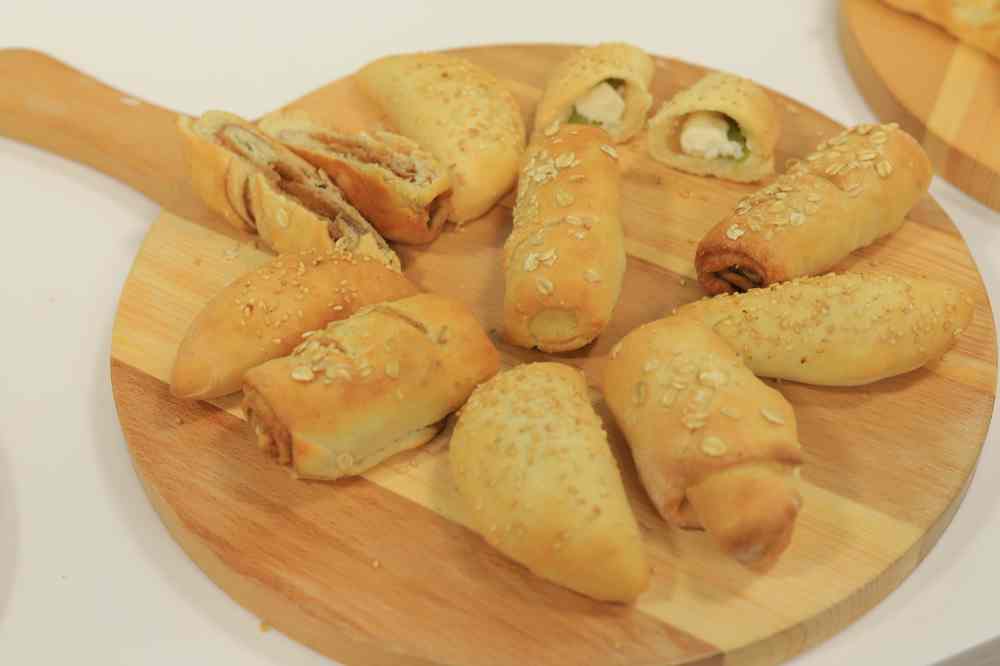 معجنات محشية مشكلة