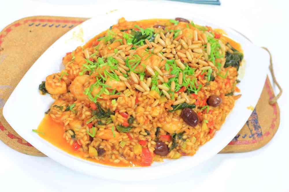 أرز بالجمبري والزيتون