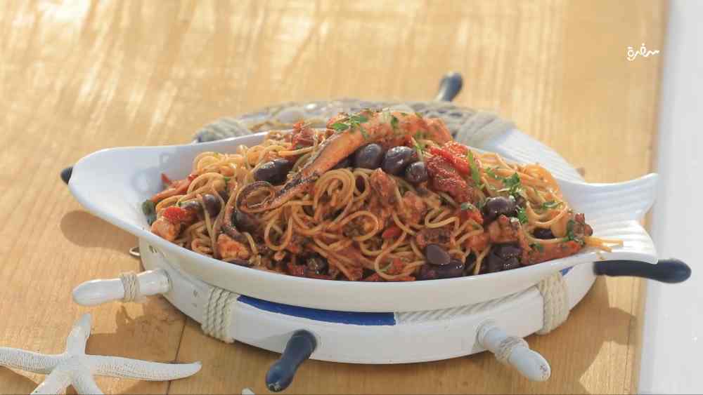 سباجيتي مع الأخطبوط والطماطم المجففة