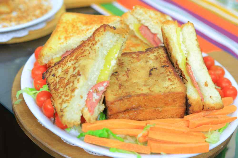 فرنش توست الجبنة والسلامي