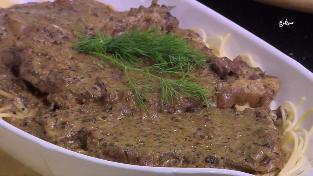 ستيك بصوص الفلفل والإسباجيتي