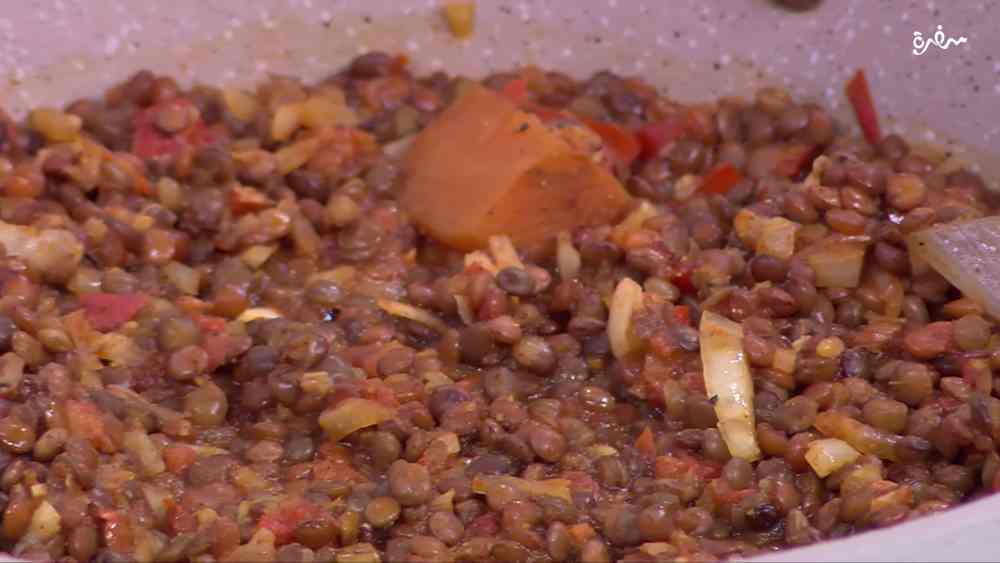 عدس بجبة بالصلصة