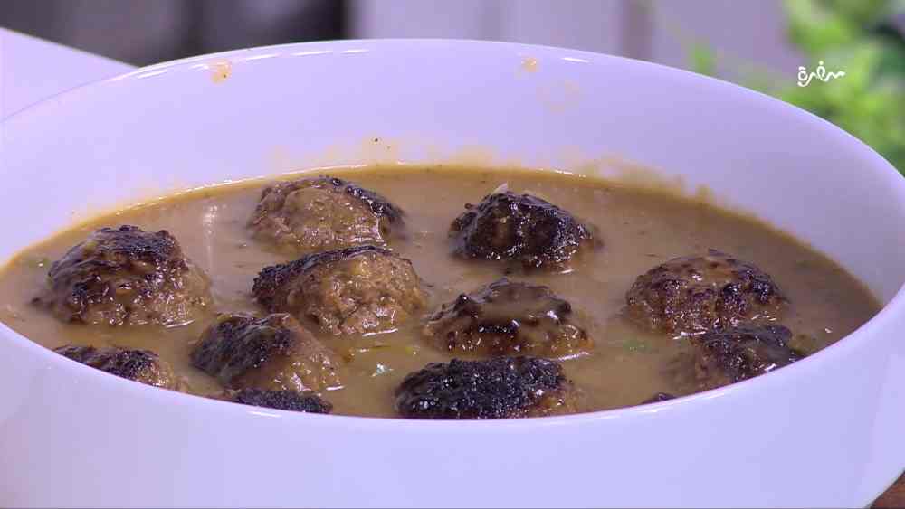 كرات اللحم مع صوص الجريفي