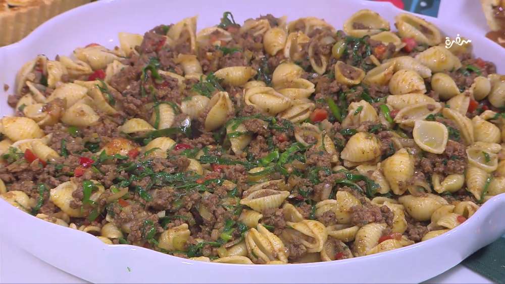 مكرونة باللحمة والسبانخ