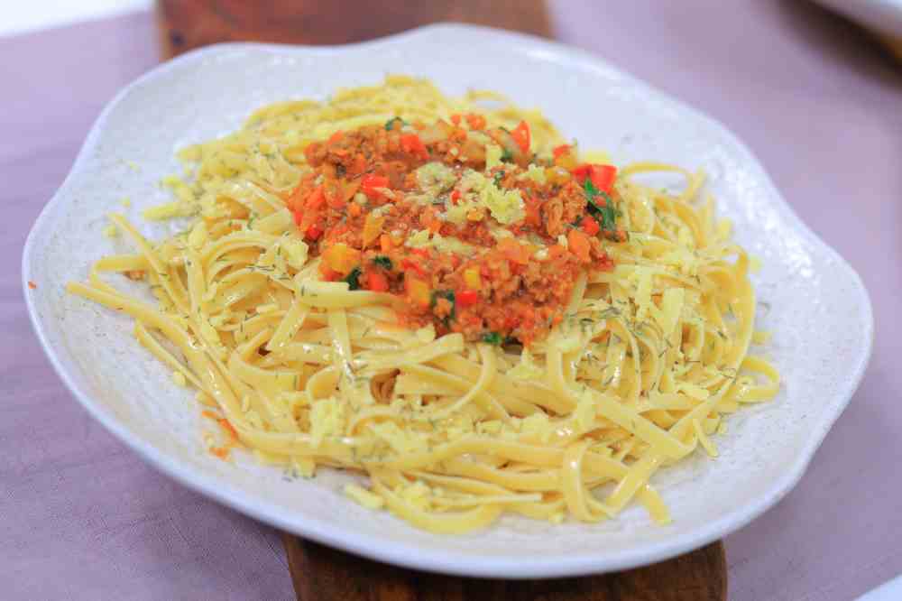 مكرونة بولونيز بصوص الخضار