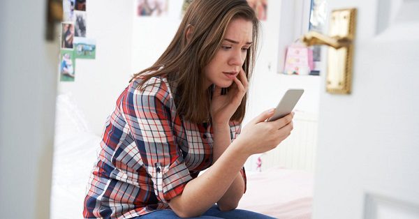 إدمان وسائل التواصل الاجتماعي