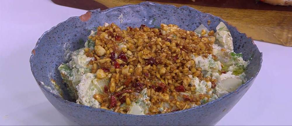 سلطة بطاطس باللوز
