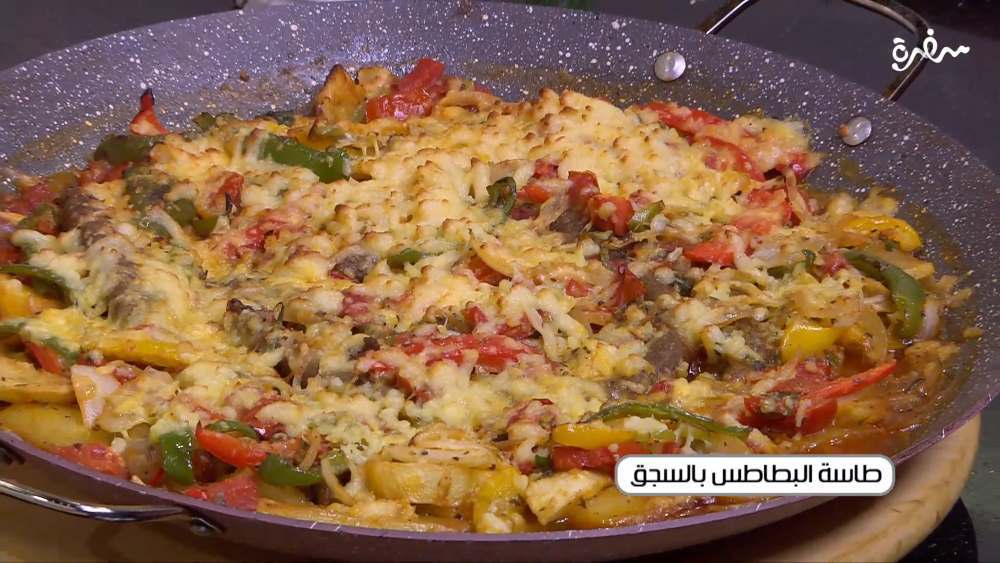 طاسة البطاطس بالسجق