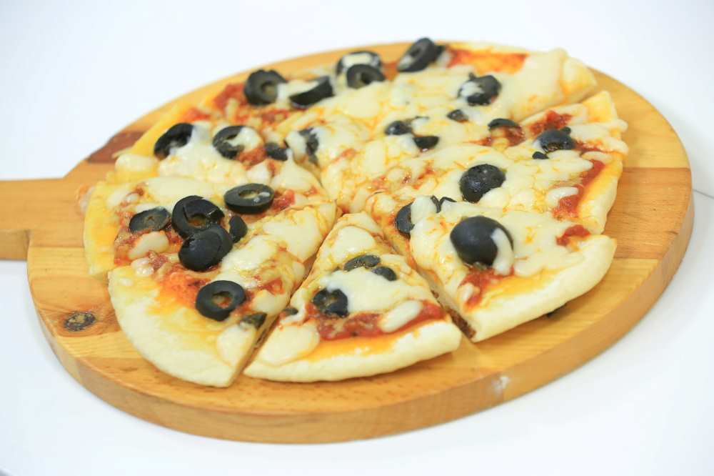 بيتزا الطاسة بالجبنة