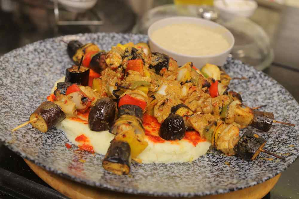 شيش طاووق بالباذنجان والهريسة