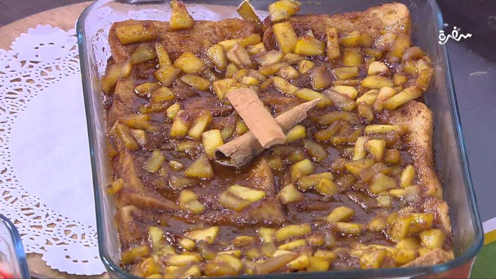 صينية توست بالسبانح والبصل المكرمل