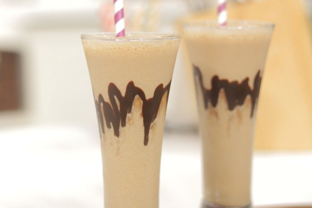 ميلك شيك الموز بالشوكولاتة