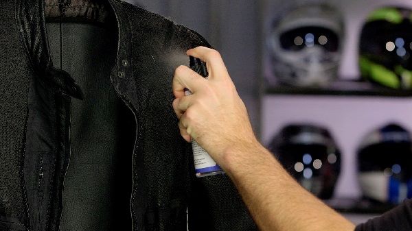 ترطيب الجاكيت الجلد