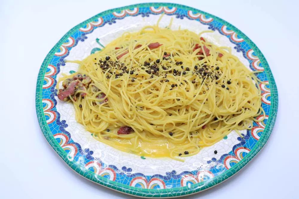 باستا بالبيكون والجبنة