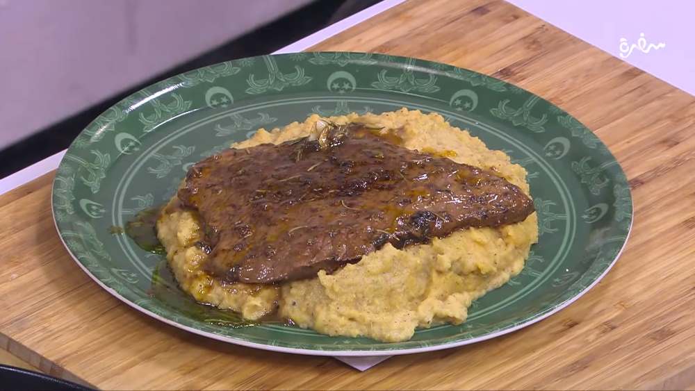 ستيك مشوي مع البطاطا البيوريه