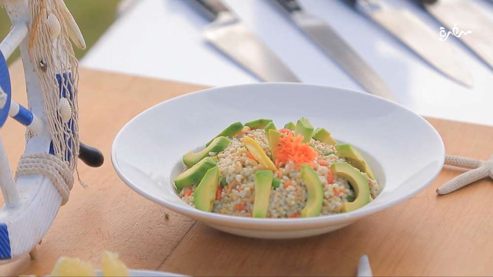 سلطة أرز بالتونة والخضار