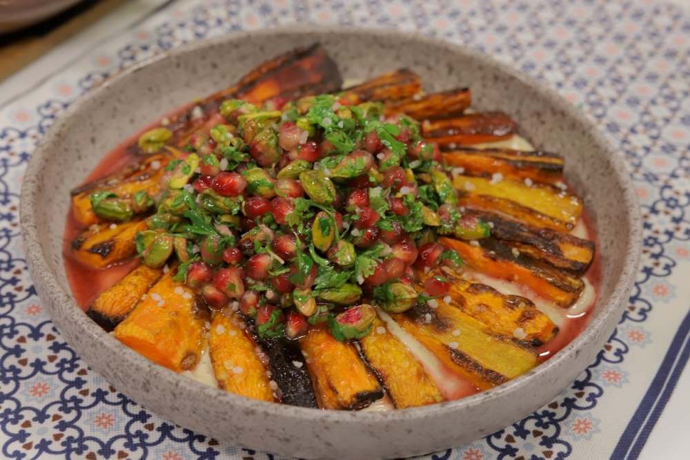سلطة الجزر المشوي بالطحينة