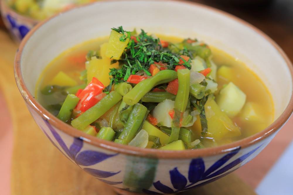 شوربة خضار بالبيستو الحارة