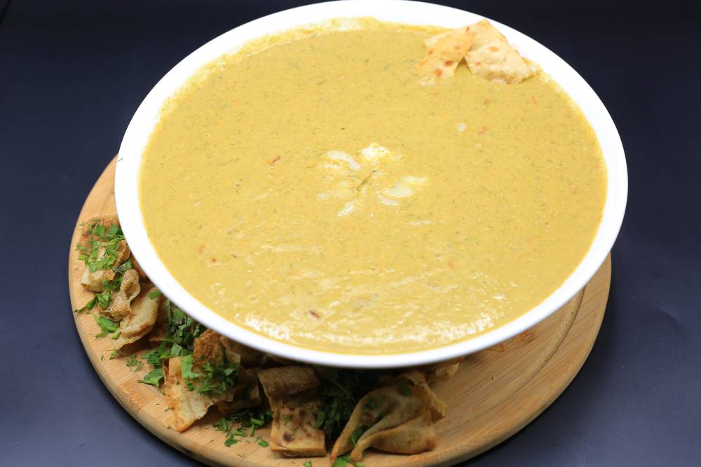 شوربة عدس بالخضرة