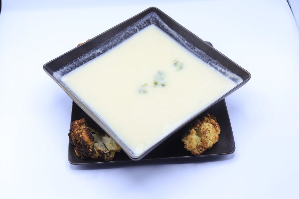شوربة قرنبيط بالبيستو