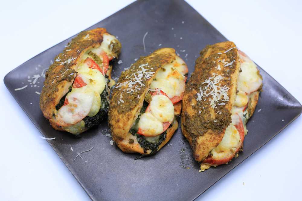 صدور دجاج بصوص البيستو