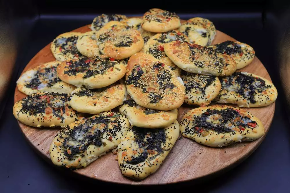 فطائر جبنة وسبانخ وزعتر