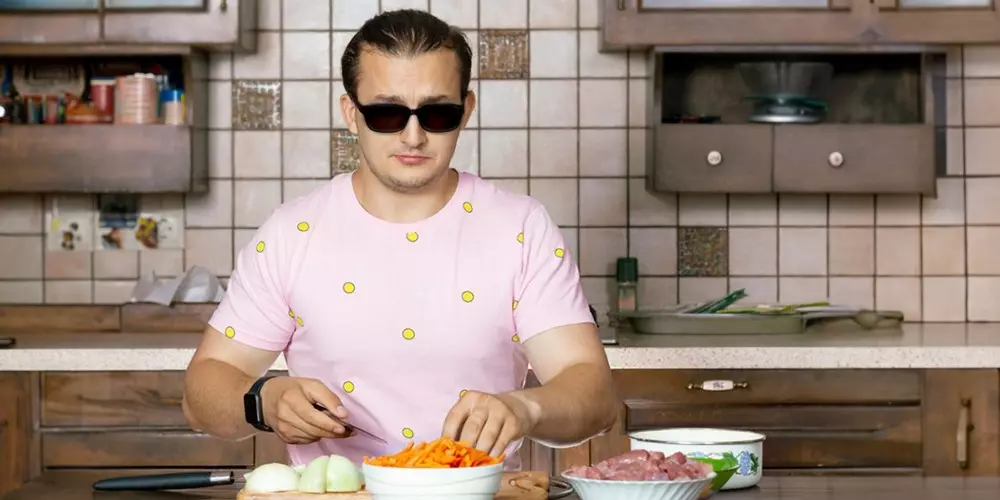 في اليوم العالمي لطريقة برايل.. طرق تعلم الطبخ للمكفوفين